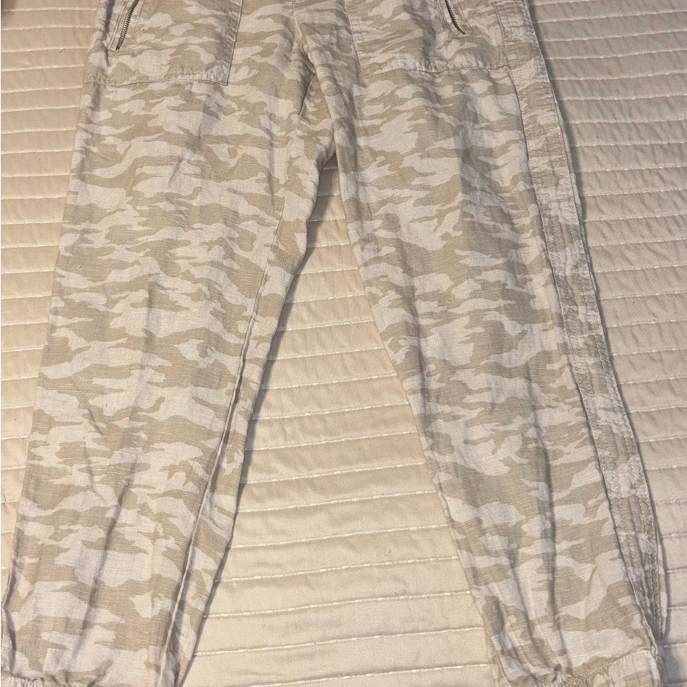 Athleta Cabo Tide 100% Linen Jogger Pants Size 0 Beige Camo Womens Relaxed Fit